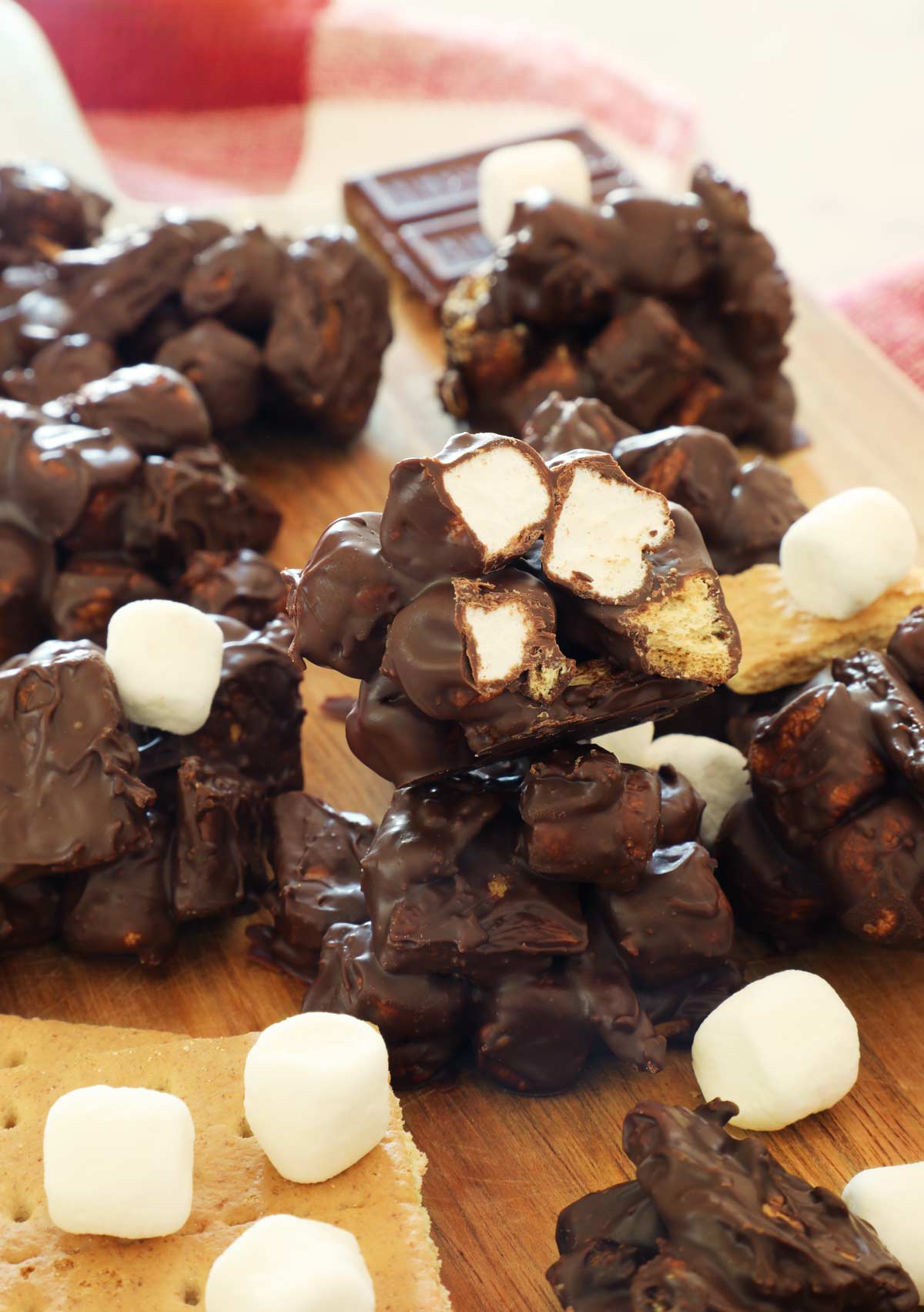 S’mores Snack Mix (S’mores Bites)