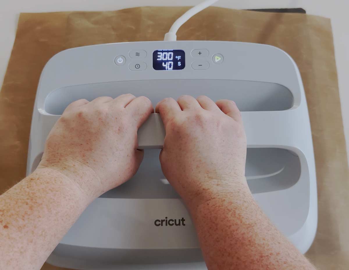 How To Use IronOn Vinyl on Wood Weekend Craft