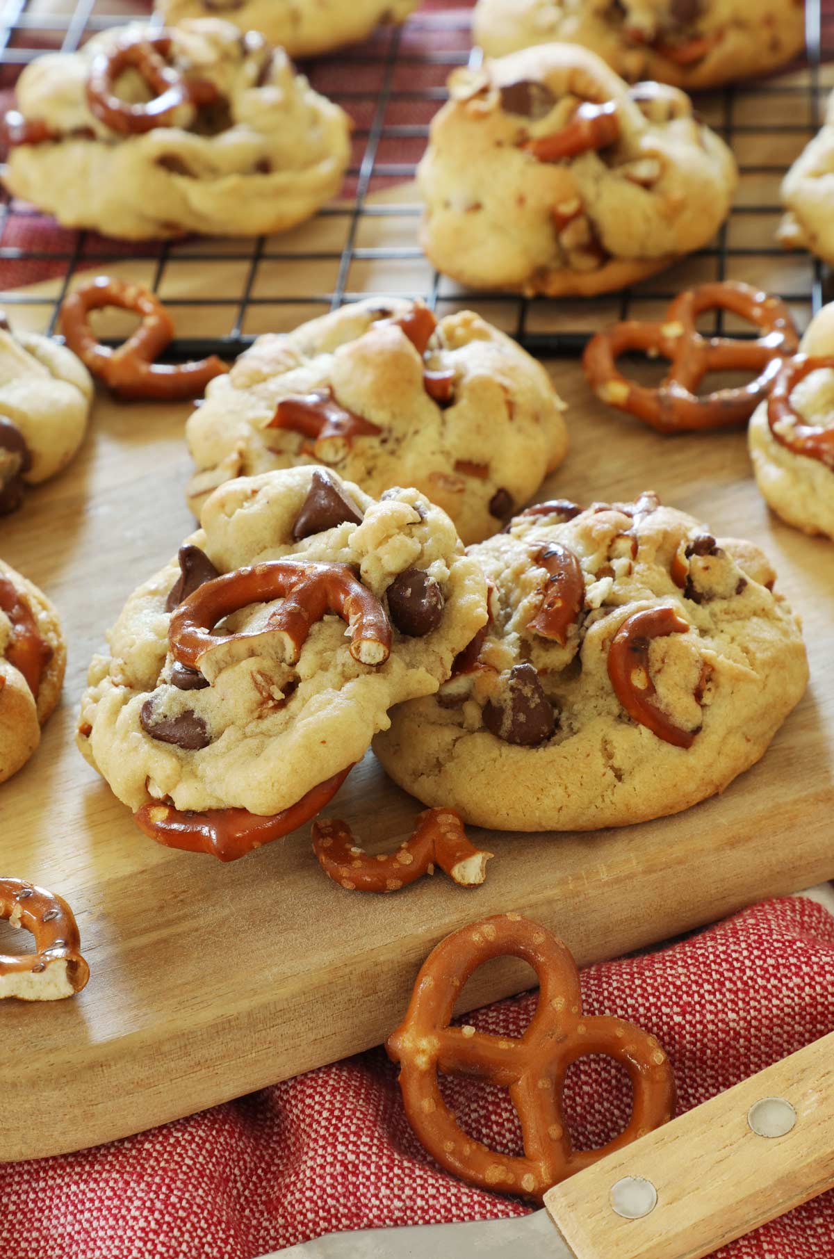 Chocolate Chip Pretzel Cookies - Weekend Craft